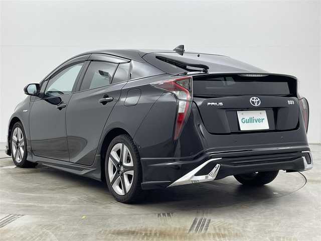 トヨタ プリウス A ツーリングセレクション 岡山県 2016(平28)年 7.6万km アティチュードブラックマイカ プッシュスタート/パーキングアシスト/スマートキー/ACC/ビルトインETC/バックカメラ/フルセグテレビ/純正９インチSDナビ/ヘッドアップディスプレイ/ドライブレコーダー/純正フロアマット/純正アルミホイール/レーンキープアシスト/オートライト/オートハイビーム/純正LEDヘッドライト/衝突被害軽減システム/フォグランプ