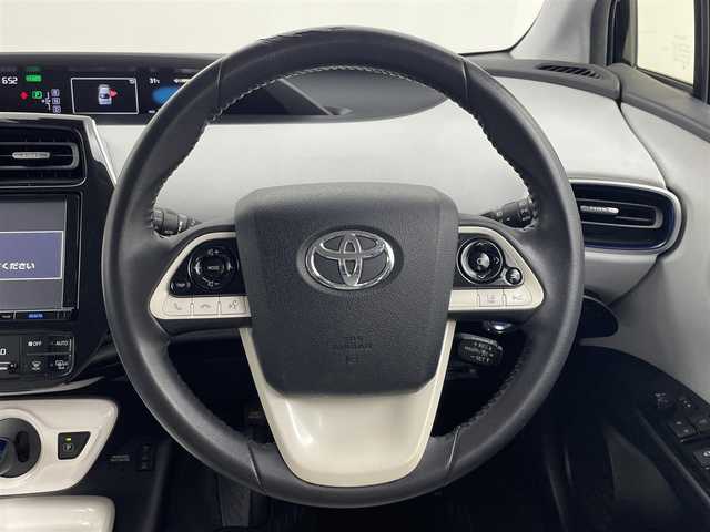 トヨタ プリウス A ツーリングセレクション 岡山県 2016(平28)年 7.6万km アティチュードブラックマイカ プッシュスタート/パーキングアシスト/スマートキー/ACC/ビルトインETC/バックカメラ/フルセグテレビ/純正９インチSDナビ/ヘッドアップディスプレイ/ドライブレコーダー/純正フロアマット/純正アルミホイール/レーンキープアシスト/オートライト/オートハイビーム/純正LEDヘッドライト/衝突被害軽減システム/フォグランプ