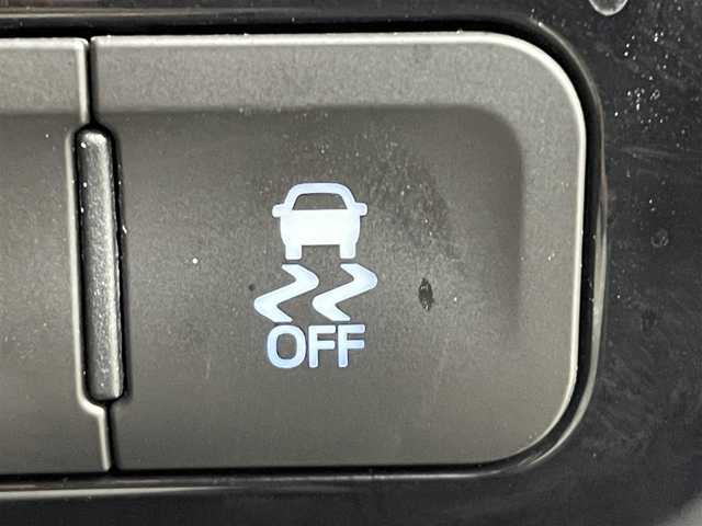 トヨタ プリウス A ツーリングセレクション 岡山県 2016(平28)年 7.6万km アティチュードブラックマイカ プッシュスタート/パーキングアシスト/スマートキー/ACC/ビルトインETC/バックカメラ/フルセグテレビ/純正９インチSDナビ/ヘッドアップディスプレイ/ドライブレコーダー/純正フロアマット/純正アルミホイール/レーンキープアシスト/オートライト/オートハイビーム/純正LEDヘッドライト/衝突被害軽減システム/フォグランプ