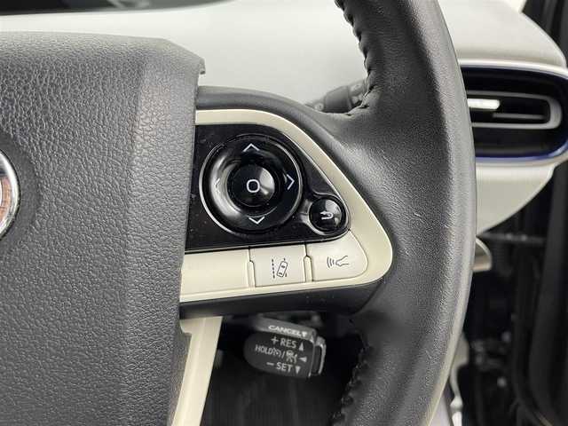 トヨタ プリウス A ツーリングセレクション 岡山県 2016(平28)年 7.6万km アティチュードブラックマイカ プッシュスタート/パーキングアシスト/スマートキー/ACC/ビルトインETC/バックカメラ/フルセグテレビ/純正９インチSDナビ/ヘッドアップディスプレイ/ドライブレコーダー/純正フロアマット/純正アルミホイール/レーンキープアシスト/オートライト/オートハイビーム/純正LEDヘッドライト/衝突被害軽減システム/フォグランプ