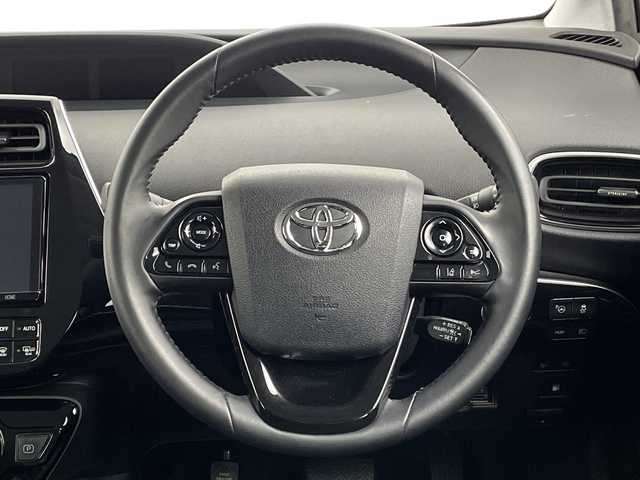 トヨタ プリウス A 新潟県 2019(令1)年 7万km 黒 純正ナビ/CD/DVD/BT/フルセグ/バックカメラ/LEDヘッドライト/デジタルインナーミラー/ステアリングスイッチ/純正エンジンスターター/BSM/コーナーセンサー前後/純正フロアマット/ドライブレコーダー/レーンアシスト/オートライト/レーダークルーズコントロール