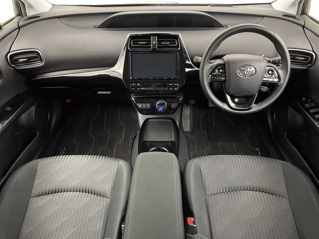 トヨタ プリウス A 新潟県 2019(令1)年 7万km 黒 純正ナビ/CD/DVD/BT/フルセグ/バックカメラ/LEDヘッドライト/デジタルインナーミラー/ステアリングスイッチ/純正エンジンスターター/BSM/コーナーセンサー前後/純正フロアマット/ドライブレコーダー/レーンアシスト/オートライト/レーダークルーズコントロール