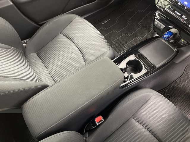 トヨタ プリウス A 新潟県 2019(令1)年 7万km 黒 純正ナビ/CD/DVD/BT/フルセグ/バックカメラ/LEDヘッドライト/デジタルインナーミラー/ステアリングスイッチ/純正エンジンスターター/BSM/コーナーセンサー前後/純正フロアマット/ドライブレコーダー/レーンアシスト/オートライト/レーダークルーズコントロール