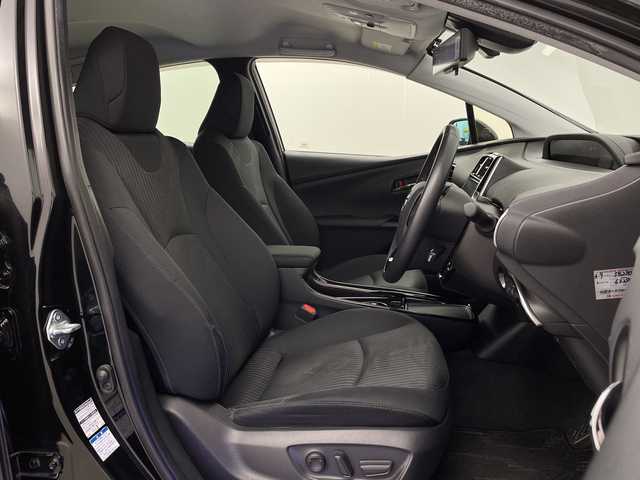 トヨタ プリウス A 新潟県 2019(令1)年 7万km 黒 純正ナビ/CD/DVD/BT/フルセグ/バックカメラ/LEDヘッドライト/デジタルインナーミラー/ステアリングスイッチ/純正エンジンスターター/BSM/コーナーセンサー前後/純正フロアマット/ドライブレコーダー/レーンアシスト/オートライト/レーダークルーズコントロール