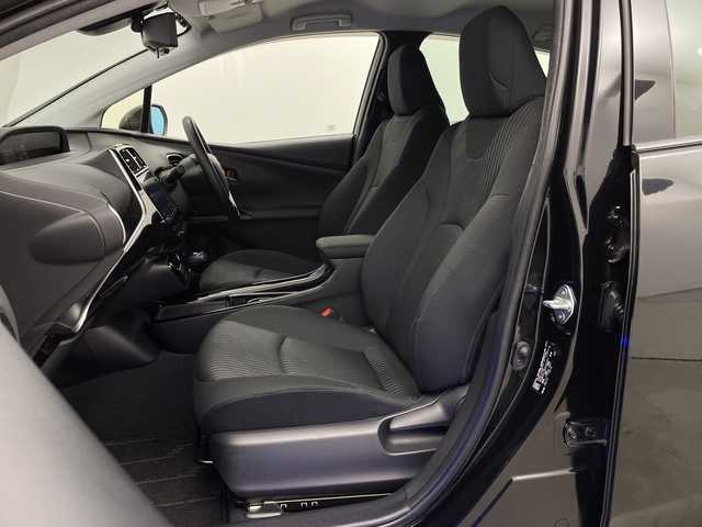 トヨタ プリウス A 新潟県 2019(令1)年 7万km 黒 純正ナビ/CD/DVD/BT/フルセグ/バックカメラ/LEDヘッドライト/デジタルインナーミラー/ステアリングスイッチ/純正エンジンスターター/BSM/コーナーセンサー前後/純正フロアマット/ドライブレコーダー/レーンアシスト/オートライト/レーダークルーズコントロール