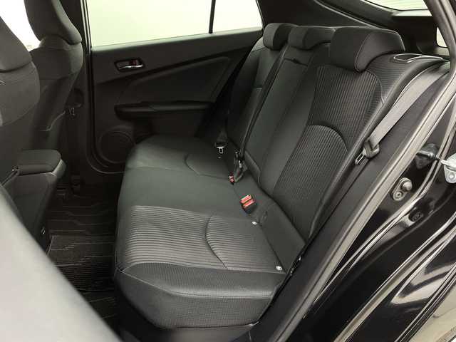 トヨタ プリウス A 新潟県 2019(令1)年 7万km 黒 純正ナビ/CD/DVD/BT/フルセグ/バックカメラ/LEDヘッドライト/デジタルインナーミラー/ステアリングスイッチ/純正エンジンスターター/BSM/コーナーセンサー前後/純正フロアマット/ドライブレコーダー/レーンアシスト/オートライト/レーダークルーズコントロール