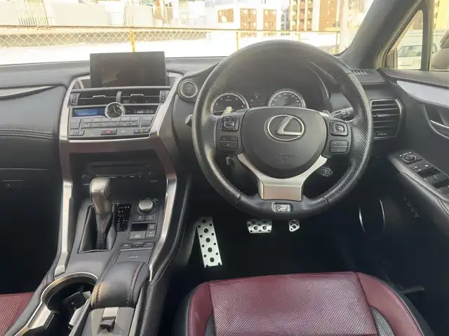 レクサス ＮＸ 200t Fスポーツ 広島県 2015(平27)年 7.3万km スターライトブラックガラスフレーク MOPムーンルーフ/MOPルーフレール/MOP三眼LEDヘッドランプ/MOP18インチ5本ツインスポーク切削光輝ブラック塗装アルミホイール/ドライブモードセレクト/専用革スポーツシート/運転席&助手席/・パワーシート/・シートヒーター/・シートベンチレーション/MOPパワーバックドア/SDナビゲーションシステム/・フルセグテレビ/・CD&DVD&Blu-ray再生可/・Bluetooth/・バックガイドモニター/・サイドモニター/ビルトインETC/ドライブレコーダー/クルーズコントロール/MOPクリアランスソナー&バックソナー/フロアマット/新車保証書有/取扱説明書有/MOP（メーカーオプション）