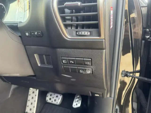 レクサス ＮＸ 200t Fスポーツ 広島県 2015(平27)年 7.3万km スターライトブラックガラスフレーク MOPムーンルーフ/MOPルーフレール/MOP三眼LEDヘッドランプ/MOP18インチ5本ツインスポーク切削光輝ブラック塗装アルミホイール/ドライブモードセレクト/専用革スポーツシート/運転席&助手席/・パワーシート/・シートヒーター/・シートベンチレーション/MOPパワーバックドア/SDナビゲーションシステム/・フルセグテレビ/・CD&DVD&Blu-ray再生可/・Bluetooth/・バックガイドモニター/・サイドモニター/ビルトインETC/ドライブレコーダー/クルーズコントロール/MOPクリアランスソナー&バックソナー/フロアマット/新車保証書有/取扱説明書有/MOP（メーカーオプション）