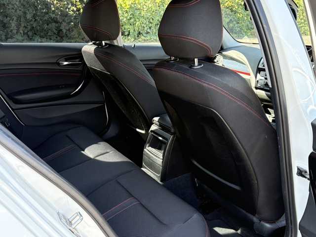 ＢＭＷ １１８ｉ スポーツ 大分県 2015(平27)年 4.5万km アルピンホワイトⅢ インテリジェントセーフティ/純正HDDナビ/バックカメラ/Bluetooth/DVD/USB/純正ドライブレコーダー/純正HIDヘッドライト/オートライトコントロール/スマートキー/エンジンプッシュスタート/MTモード付きAT/純正16インチアルミホイール/純正ETC