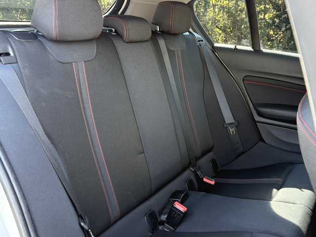 ＢＭＷ １１８ｉ スポーツ 大分県 2015(平27)年 4.5万km アルピンホワイトⅢ インテリジェントセーフティ/純正HDDナビ/バックカメラ/Bluetooth/DVD/USB/純正ドライブレコーダー/純正HIDヘッドライト/オートライトコントロール/スマートキー/エンジンプッシュスタート/MTモード付きAT/純正16インチアルミホイール/純正ETC