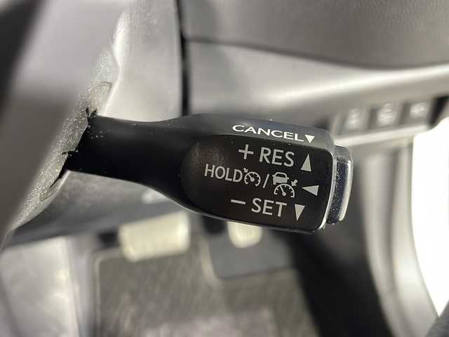 トヨタ Ｃ－ＨＲ G 神奈川県 2017(平29)年 6.7万km ホワイトパールクリスタルシャイン モデリスタエアロ　/バックカメラ　/純正9インチナビ　/‐AM/FM/CD/DVD/フルセグTV/Bluetooth　/Toyota Safety Sense P　/プリクラッシュセーフティシステム　/レーンディパーチャーアラート　/レーダークルーズコントロール　/オートマチックハイビーム　/ブランイドスポットモニター　/KENWOOD前後ドラレコ　/レザーシート　/シートヒーター