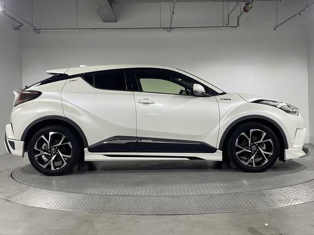 トヨタ Ｃ－ＨＲ G 神奈川県 2017(平29)年 6.7万km ホワイトパールクリスタルシャイン モデリスタエアロ　/バックカメラ　/純正9インチナビ　/‐AM/FM/CD/DVD/フルセグTV/Bluetooth　/Toyota Safety Sense P　/プリクラッシュセーフティシステム　/レーンディパーチャーアラート　/レーダークルーズコントロール　/オートマチックハイビーム　/ブランイドスポットモニター　/KENWOOD前後ドラレコ　/レザーシート　/シートヒーター