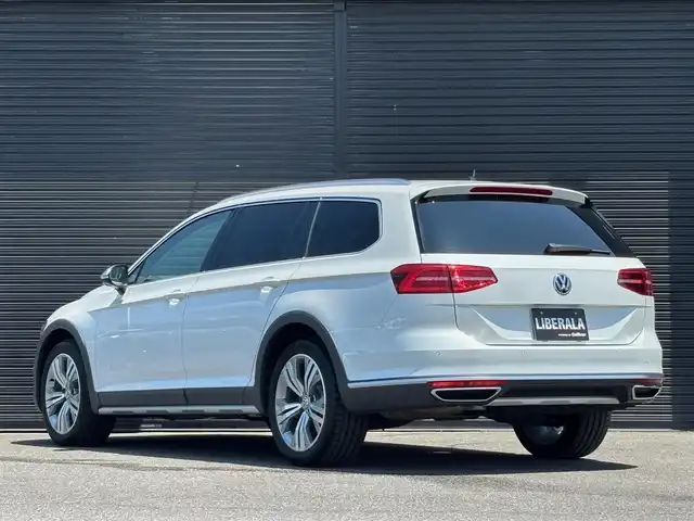 フォルクスワーゲン パサート オールトラック TDI 4モーション アドバンス 山梨県 2020(令2)年 5.5万km オリックスホワイトマザーオブパールエフェクト 純正メモリナビ/　（CD/DVD/Bluetooth/USB）/AppleCarPlay/AndroidAuto/パノラマSR/360°カメラ/黒革/パワーシート/シートヒーター/ベンチレーション/ステアリングヒーター/プリクラッシュ/ACC/LKA/ブラインドスポットアシスト/前後PDC/パドルシフト/電動テールゲート/純正18インチAW/ETC2.0