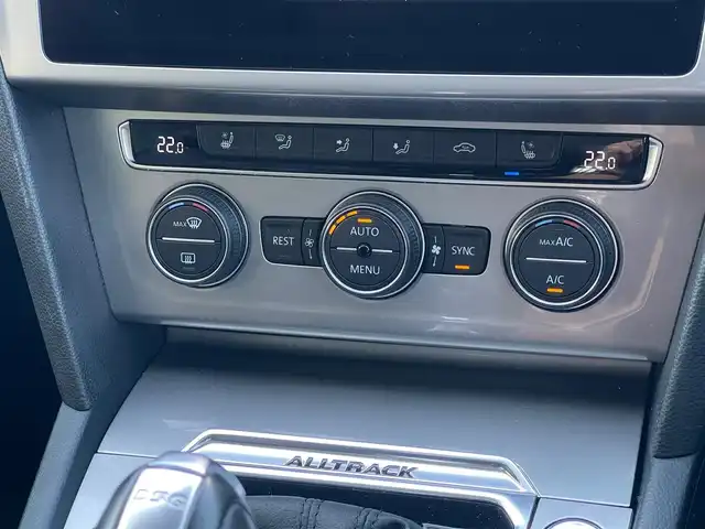 フォルクスワーゲン パサート オールトラック TDI 4モーション アドバンス 山梨県 2020(令2)年 5.5万km オリックスホワイトマザーオブパールエフェクト 純正メモリナビ/　（CD/DVD/Bluetooth/USB）/AppleCarPlay/AndroidAuto/パノラマSR/360°カメラ/黒革/パワーシート/シートヒーター/ベンチレーション/ステアリングヒーター/プリクラッシュ/ACC/LKA/ブラインドスポットアシスト/前後PDC/パドルシフト/電動テールゲート/純正18インチAW/ETC2.0