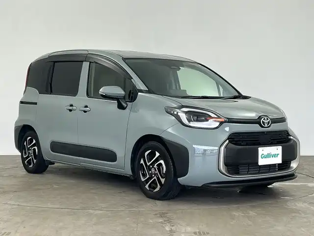 トヨタ シエンタ ハイブリッド Z 鹿児島県 2023(令5)年 1.9万km アーバンカーキ 純正10.5インチディスプレイオーディオ（ナビ機能付）/（AM/FM/Bluetooth/フルセグテレビ）/パノラミックビューモニター/フリップダウンモニター/トヨタセーフティセンス/・プリクラッシュセーフティ/・レーンキープアシスト/・レーダークルーズコントロール/・アダプティブハイビームシステム/・ロードサインアシスト/両側パワースライドドア/ビルトインETC/LEDオートライト/純正フロアマット/ブラインドスポットモニター/100V電源/スマートキー/スペアキー