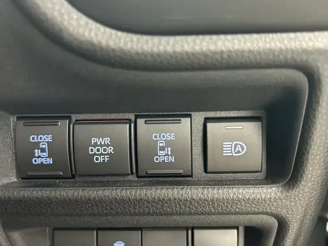 トヨタ シエンタ ハイブリッド Z 鹿児島県 2023(令5)年 1.9万km アーバンカーキ 純正10.5インチディスプレイオーディオ（ナビ機能付）/（AM/FM/Bluetooth/フルセグテレビ）/パノラミックビューモニター/フリップダウンモニター/トヨタセーフティセンス/・プリクラッシュセーフティ/・レーンキープアシスト/・レーダークルーズコントロール/・アダプティブハイビームシステム/・ロードサインアシスト/両側パワースライドドア/ビルトインETC/LEDオートライト/純正フロアマット/ブラインドスポットモニター/100V電源/スマートキー/スペアキー