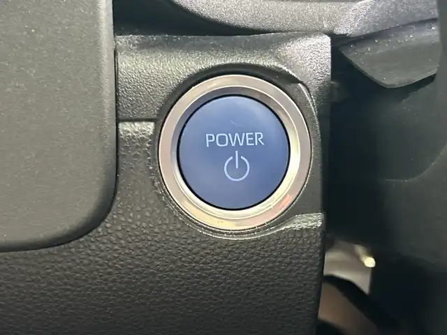 トヨタ シエンタ ハイブリッド Z 鹿児島県 2023(令5)年 1.9万km アーバンカーキ 純正10.5インチディスプレイオーディオ（ナビ機能付）/（AM/FM/Bluetooth/フルセグテレビ）/パノラミックビューモニター/フリップダウンモニター/トヨタセーフティセンス/・プリクラッシュセーフティ/・レーンキープアシスト/・レーダークルーズコントロール/・アダプティブハイビームシステム/・ロードサインアシスト/両側パワースライドドア/ビルトインETC/LEDオートライト/純正フロアマット/ブラインドスポットモニター/100V電源/スマートキー/スペアキー