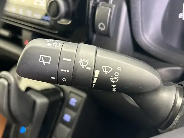 トヨタ シエンタ ハイブリッド Z 鹿児島県 2023(令5)年 1.9万km アーバンカーキ 純正10.5インチディスプレイオーディオ（ナビ機能付）/（AM/FM/Bluetooth/フルセグテレビ）/パノラミックビューモニター/フリップダウンモニター/トヨタセーフティセンス/・プリクラッシュセーフティ/・レーンキープアシスト/・レーダークルーズコントロール/・アダプティブハイビームシステム/・ロードサインアシスト/両側パワースライドドア/ビルトインETC/LEDオートライト/純正フロアマット/ブラインドスポットモニター/100V電源/スマートキー/スペアキー