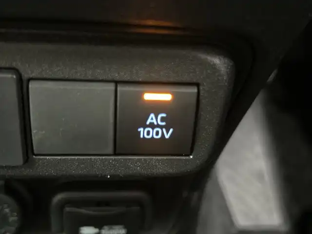 トヨタ シエンタ ハイブリッド Z 鹿児島県 2023(令5)年 1.9万km アーバンカーキ 純正10.5インチディスプレイオーディオ（ナビ機能付）/（AM/FM/Bluetooth/フルセグテレビ）/パノラミックビューモニター/フリップダウンモニター/トヨタセーフティセンス/・プリクラッシュセーフティ/・レーンキープアシスト/・レーダークルーズコントロール/・アダプティブハイビームシステム/・ロードサインアシスト/両側パワースライドドア/ビルトインETC/LEDオートライト/純正フロアマット/ブラインドスポットモニター/100V電源/スマートキー/スペアキー