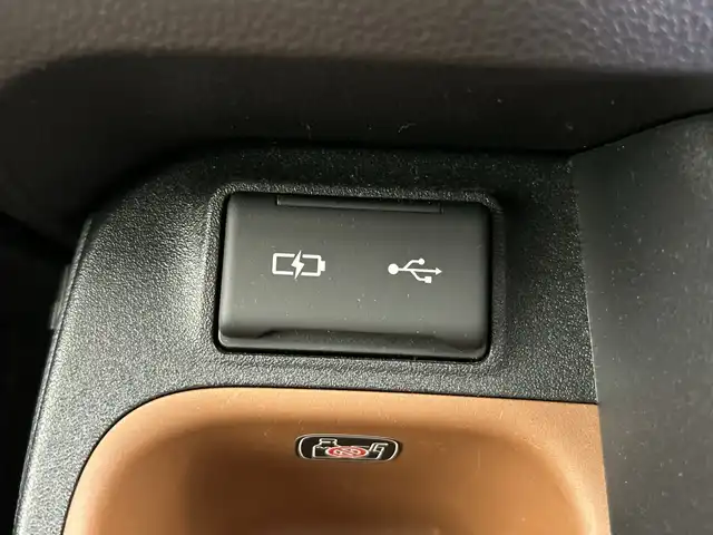 トヨタ シエンタ ハイブリッド Z 鹿児島県 2023(令5)年 1.9万km アーバンカーキ 純正10.5インチディスプレイオーディオ（ナビ機能付）/（AM/FM/Bluetooth/フルセグテレビ）/パノラミックビューモニター/フリップダウンモニター/トヨタセーフティセンス/・プリクラッシュセーフティ/・レーンキープアシスト/・レーダークルーズコントロール/・アダプティブハイビームシステム/・ロードサインアシスト/両側パワースライドドア/ビルトインETC/LEDオートライト/純正フロアマット/ブラインドスポットモニター/100V電源/スマートキー/スペアキー