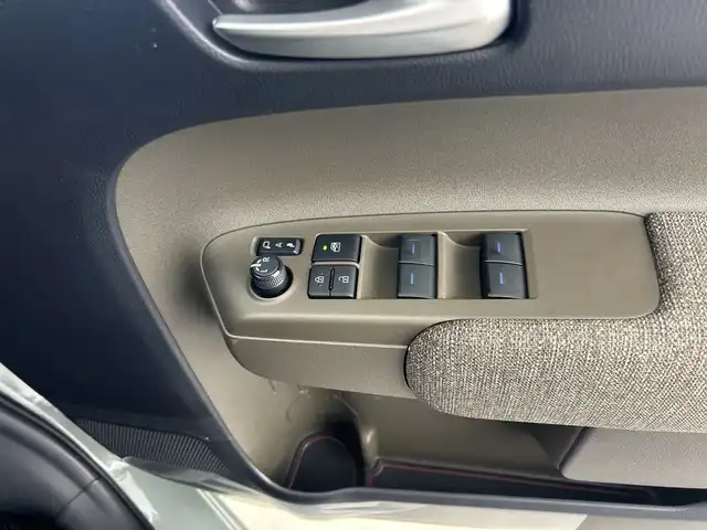 トヨタ シエンタ ハイブリッド Z 鹿児島県 2023(令5)年 1.9万km アーバンカーキ 純正10.5インチディスプレイオーディオ（ナビ機能付）/（AM/FM/Bluetooth/フルセグテレビ）/パノラミックビューモニター/フリップダウンモニター/トヨタセーフティセンス/・プリクラッシュセーフティ/・レーンキープアシスト/・レーダークルーズコントロール/・アダプティブハイビームシステム/・ロードサインアシスト/両側パワースライドドア/ビルトインETC/LEDオートライト/純正フロアマット/ブラインドスポットモニター/100V電源/スマートキー/スペアキー