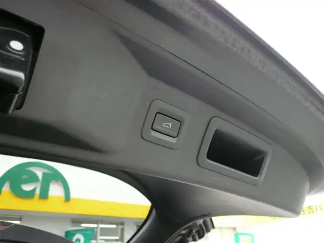 マツダ ＣＸ－８ XD Lパッケージ 静岡県 2017(平29)年 17.6万km マシーングレープレミアムM 純正メーカーオプションナビ/BOSEサウンドシステム/フルセグテレビ/Bluetooth/DVD再生/AUX・USB/全周囲カメラ/車間認知支援システム/スマートシティブレーキ/ブラインドスポット/レーンキープアシスト/交通標識認識システム/ドライバーアテンションアラート/ヘッドアップディスプレイ/レーダークルーズコントロール/THULEルーフキャリア/パワーバックドア/ステアリングヒーター/シートヒーター/パワーシート/レザーシート/オートライト/オートハイビーム/LEDヘッドライト/オートワイパー/ETC