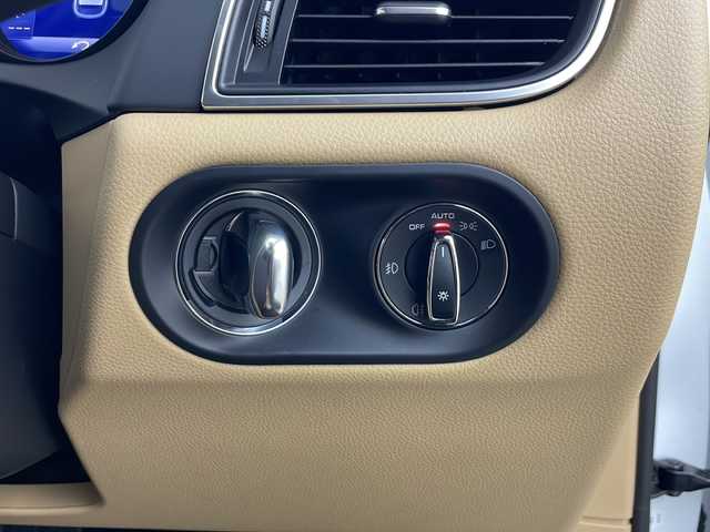 ポルシェ マカン 秋田県 2017(平29)年 1.2万km ピュアホワイト 純正OP　BBS製RSスパイダー　20)インチAW/純正18)インチAW　スタッドレス付AW積込/禁煙車/4WD/純正HDDナビ/バック/サイドカメラ/前後コーナーセンサー/クルーズコントロール/ベージュシート/パワーシート/シートヒーター/革巻きステアリング/パドルシフト/LEDライト/ETC/パワーバックドア/ヒルクライムアシスト/キーレス スタートシステム/W/サイドエアバッグ/ABS/スマートキーx2/保証書/取説/ナビ取説