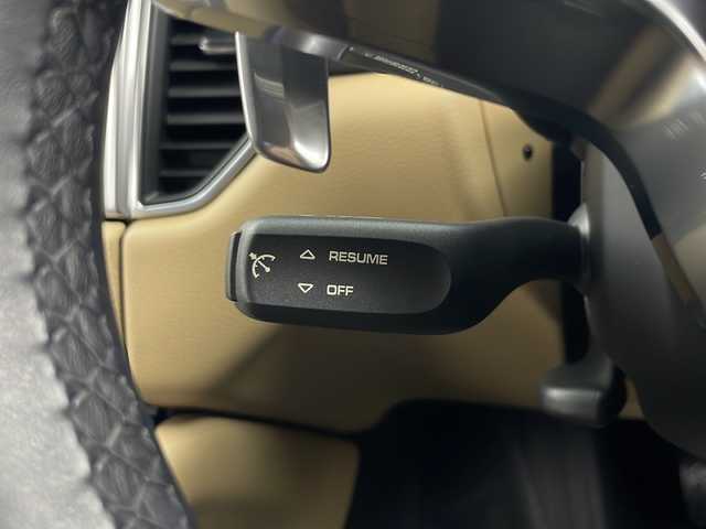 ポルシェ マカン 秋田県 2017(平29)年 1.2万km ピュアホワイト 純正OP　BBS製RSスパイダー　20)インチAW/純正18)インチAW　スタッドレス付AW積込/禁煙車/4WD/純正HDDナビ/バック/サイドカメラ/前後コーナーセンサー/クルーズコントロール/ベージュシート/パワーシート/シートヒーター/革巻きステアリング/パドルシフト/LEDライト/ETC/パワーバックドア/ヒルクライムアシスト/キーレス スタートシステム/W/サイドエアバッグ/ABS/スマートキーx2/保証書/取説/ナビ取説