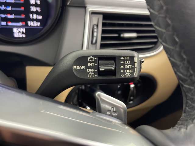 ポルシェ マカン 秋田県 2017(平29)年 1.2万km ピュアホワイト 純正OP　BBS製RSスパイダー　20)インチAW/純正18)インチAW　スタッドレス付AW積込/禁煙車/4WD/純正HDDナビ/バック/サイドカメラ/前後コーナーセンサー/クルーズコントロール/ベージュシート/パワーシート/シートヒーター/革巻きステアリング/パドルシフト/LEDライト/ETC/パワーバックドア/ヒルクライムアシスト/キーレス スタートシステム/W/サイドエアバッグ/ABS/スマートキーx2/保証書/取説/ナビ取説