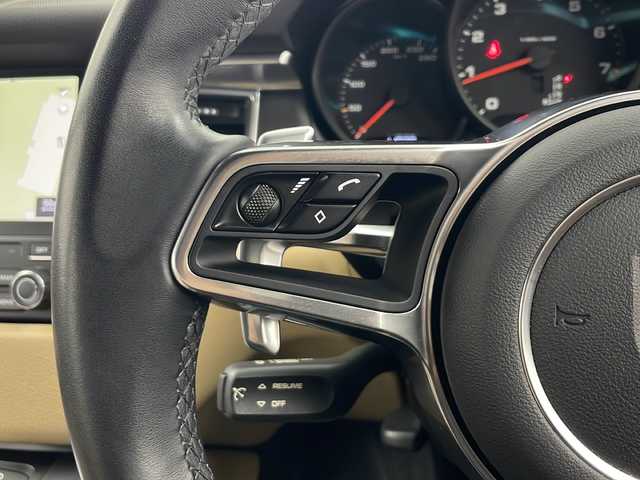 ポルシェ マカン 秋田県 2017(平29)年 1.2万km ピュアホワイト 純正OP　BBS製RSスパイダー　20)インチAW/純正18)インチAW　スタッドレス付AW積込/禁煙車/4WD/純正HDDナビ/バック/サイドカメラ/前後コーナーセンサー/クルーズコントロール/ベージュシート/パワーシート/シートヒーター/革巻きステアリング/パドルシフト/LEDライト/ETC/パワーバックドア/ヒルクライムアシスト/キーレス スタートシステム/W/サイドエアバッグ/ABS/スマートキーx2/保証書/取説/ナビ取説