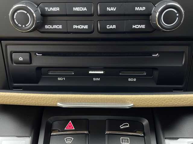 ポルシェ マカン 秋田県 2017(平29)年 1.2万km ピュアホワイト 純正OP　BBS製RSスパイダー　20)インチAW/純正18)インチAW　スタッドレス付AW積込/禁煙車/4WD/純正HDDナビ/バック/サイドカメラ/前後コーナーセンサー/クルーズコントロール/ベージュシート/パワーシート/シートヒーター/革巻きステアリング/パドルシフト/LEDライト/ETC/パワーバックドア/ヒルクライムアシスト/キーレス スタートシステム/W/サイドエアバッグ/ABS/スマートキーx2/保証書/取説/ナビ取説