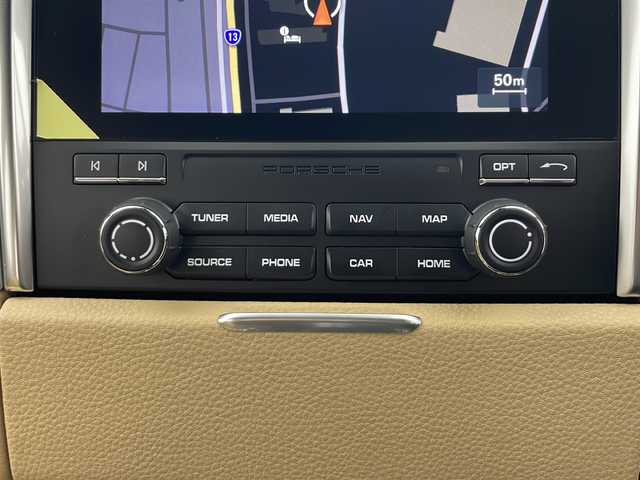 ポルシェ マカン 秋田県 2017(平29)年 1.2万km ピュアホワイト 純正OP　BBS製RSスパイダー　20)インチAW/純正18)インチAW　スタッドレス付AW積込/禁煙車/4WD/純正HDDナビ/バック/サイドカメラ/前後コーナーセンサー/クルーズコントロール/ベージュシート/パワーシート/シートヒーター/革巻きステアリング/パドルシフト/LEDライト/ETC/パワーバックドア/ヒルクライムアシスト/キーレス スタートシステム/W/サイドエアバッグ/ABS/スマートキーx2/保証書/取説/ナビ取説