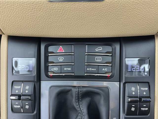 ポルシェ マカン 秋田県 2017(平29)年 1.2万km ピュアホワイト 純正OP　BBS製RSスパイダー　20)インチAW/純正18)インチAW　スタッドレス付AW積込/禁煙車/4WD/純正HDDナビ/バック/サイドカメラ/前後コーナーセンサー/クルーズコントロール/ベージュシート/パワーシート/シートヒーター/革巻きステアリング/パドルシフト/LEDライト/ETC/パワーバックドア/ヒルクライムアシスト/キーレス スタートシステム/W/サイドエアバッグ/ABS/スマートキーx2/保証書/取説/ナビ取説