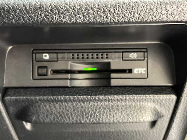 トヨタ エスクァイア Xi 愛知県 2015(平27)年 8.5万km スパークリングブラックパールクリスタルシャイン 純正ナビ/フリップダウンモニター/両側パワースライドドア/バックカメラ/純正アルミホイール/LEDヘッドライト/オートライト/ドライブレコーダー/ETC/フルセグ/CD DVD/Bluetooth/ステアリングスイッチ/スマートキー/プッシュスタート