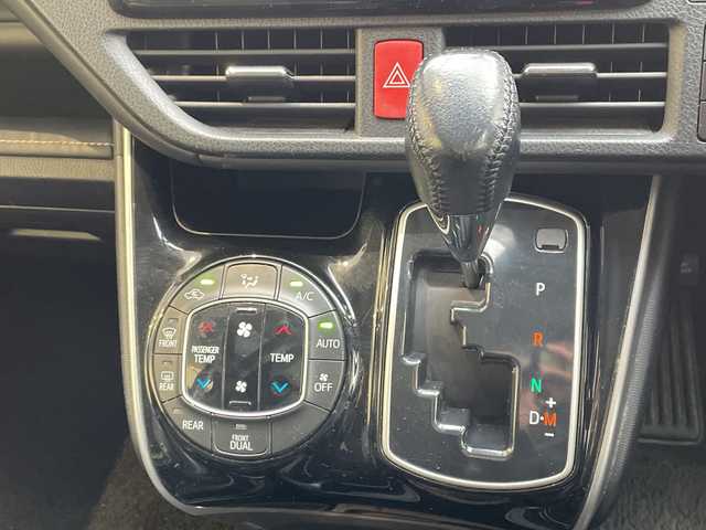 トヨタ エスクァイア Xi 愛知県 2015(平27)年 8.5万km スパークリングブラックパールクリスタルシャイン 純正ナビ/フリップダウンモニター/両側パワースライドドア/バックカメラ/純正アルミホイール/LEDヘッドライト/オートライト/ドライブレコーダー/ETC/フルセグ/CD DVD/Bluetooth/ステアリングスイッチ/スマートキー/プッシュスタート