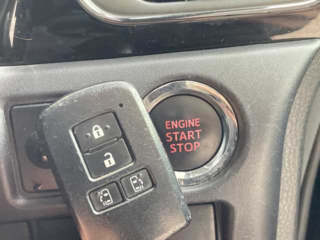 トヨタ エスクァイア Xi 愛知県 2015(平27)年 8.5万km スパークリングブラックパールクリスタルシャイン 純正ナビ/フリップダウンモニター/両側パワースライドドア/バックカメラ/純正アルミホイール/LEDヘッドライト/オートライト/ドライブレコーダー/ETC/フルセグ/CD DVD/Bluetooth/ステアリングスイッチ/スマートキー/プッシュスタート