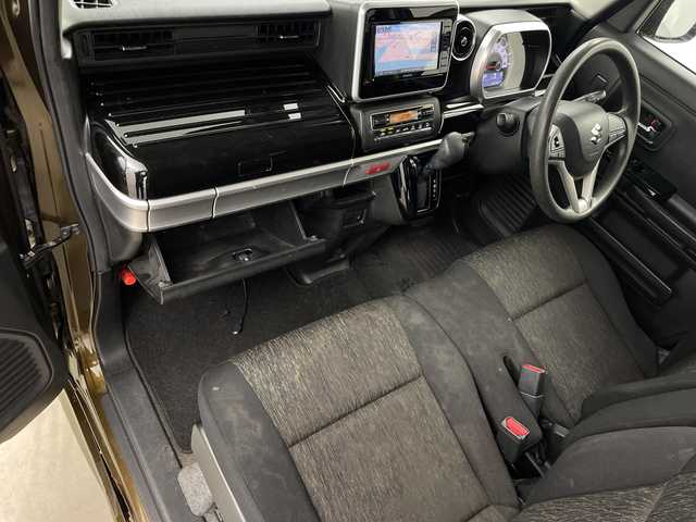 スズキ スペーシア カスタム HYBRID GS 鹿児島県 2018(平30)年 10.7万km ブレイブカーキP 社外SDナビゲーション/フルセグテレビ/Bluetooth/CD/DVD/FM/AM/スズキセーフティサポート/ビルトインETC/アイドリングストップ/運転席シートヒーター/バックカメラ/コーナーセンサー/片側パワースライドドア/純正アルミホイール/ドアバーザー/LEDヘッドライト