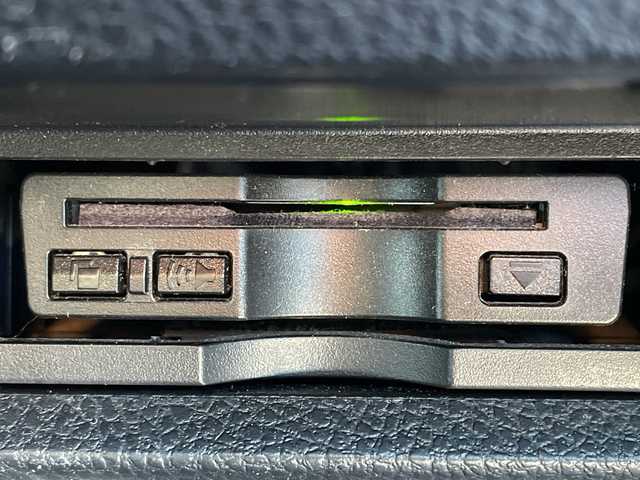 トヨタ ヴォクシー ZS 煌Ⅱ 長野県 2016(平28)年 6万km ブラック 禁煙車/アルパインナビ/CD/DVD/Bluetooth/フルセグTV/バックカメラ/アルパインフリップダウンモニター/両側パワースライドドア/アイドリングストップ/ETC/純正AW16インチ/横滑り防止装置/レーンキープアシスト/衝突軽減ブレーキ/オートマチックハイビーム/革巻きステアリング/ウォークスルー/ドアバイザー/プッシュスタート/スマートキー/スペアキー