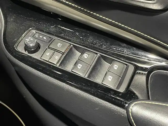 トヨタ ハリアー プレミアム メタル&レザーP 道央・札幌 2017(平29)年 6.7万km スパークリングブラックパールクリスタルシャイン ワンオーナー/4WD/社外メモリナビ(フルセグ、AM、FM、CD、DVD、BT)/バックカメラ/レーダークルーズコントロール/オートマチックハイビーム/プリクラッシュセーフティー/クリアランスソナー(F/R)/レーンディパーチャーアラート/寒冷地仕様/パワーシート(D/N)運転席メモリ付/パワーバックドア/シートヒーター(D/N)/シートクーラー(D/N)/純正18インチAW(サマータイヤ)/純正エンジンスターター/社外ドライブレコーダー(F)/社外後席モニター/ビルトインETC/スペアキー×1