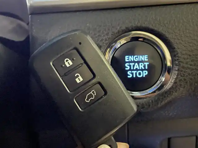 トヨタ ハリアー プレミアム メタル&レザーP 道央・札幌 2017(平29)年 6.7万km スパークリングブラックパールクリスタルシャイン ワンオーナー/4WD/社外メモリナビ(フルセグ、AM、FM、CD、DVD、BT)/バックカメラ/レーダークルーズコントロール/オートマチックハイビーム/プリクラッシュセーフティー/クリアランスソナー(F/R)/レーンディパーチャーアラート/寒冷地仕様/パワーシート(D/N)運転席メモリ付/パワーバックドア/シートヒーター(D/N)/シートクーラー(D/N)/純正18インチAW(サマータイヤ)/純正エンジンスターター/社外ドライブレコーダー(F)/社外後席モニター/ビルトインETC/スペアキー×1