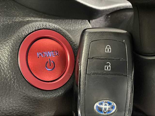 トヨタ ヤリス ハイブリッド Z 福岡県 2020(令2)年 1.2万km ブラック/コーラルクリスタルシャイン ワンオーナー/純正8インチディスプレイオーディオ/Bluetooth/フルセグTV/全方位カメラ/レーダークルーズコントロール/オートマチックハイビーム/衝突被害軽減ブレーキ/レーンアシスト/コーナーセンサー/D/Nシートヒーター/ビルトインETC/ドライブレコーダー/純正フロアマット/純正LEDヘッドライト/純正LEDフォグランプ/純正16インチアルミホイール