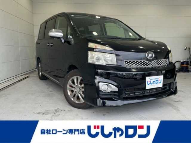 トヨタ ヴォクシー ZS 煌Ⅲ 沖縄県 2012(平24)年 7.4万km ブラック (株)IDOMが運営する【じしゃロンコザ店】の自社ローン専用車両になりますこちらは現金またはオートローンご利用時の価格です。自社ローンご希望の方は別途その旨お申付け下さい/アルパインナビ　/フルセグＴＶ　/Ｂｌｕｅｔｏｏｔｈ接続　/バックカメラ　/ＣＤ／ＤＶＤ再生　/ＥＴＣ　/フリップダウンモニター　/両側パワースライドドア　/プッシュスタート　/スマートキー　/スペアキー