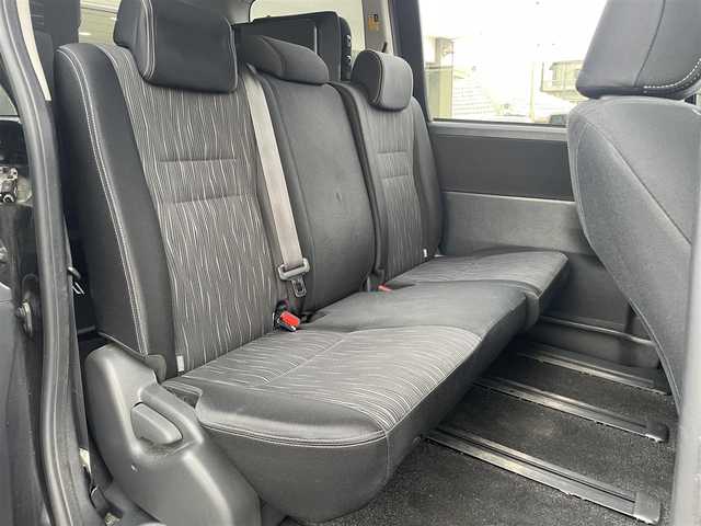 トヨタ ヴォクシー ZS 煌Ⅲ 沖縄県 2012(平24)年 7.4万km ブラック (株)IDOMが運営する【じしゃロンコザ店】の自社ローン専用車両になりますこちらは現金またはオートローンご利用時の価格です。自社ローンご希望の方は別途その旨お申付け下さい/アルパインナビ　/フルセグＴＶ　/Ｂｌｕｅｔｏｏｔｈ接続　/バックカメラ　/ＣＤ／ＤＶＤ再生　/ＥＴＣ　/フリップダウンモニター　/両側パワースライドドア　/プッシュスタート　/スマートキー　/スペアキー