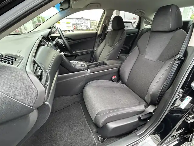ホンダ インサイト LX 福岡県 2019(平31)年 6.1万km クリスタルブラックパール 純正8インチメモリナビ/　（AM/FM/CD/DVD/Bluetooth/フルセグTV）/バックカメラ/ホンダセンシング/・衝突軽減ブレーキ/・誤発進抑制機能/・後方誤発進抑制機能/・歩行者事故低減ステアリング/・路外逸脱抑制機能/・先行車発進お知らせ機能/・標識認識機能/オートライト/横滑り防止機能/コーナーセンサー/クリアランスソナー/アダプティブクルーズコントロール/純正16インチアルミホイール/シートヒーター（D/N)/ビルトインETC2.0/社外前方ドライブレコーダー/社外フロアマット/パドルシフト/電格ウインカーミラー/プッシュスタート/USB端子×2/電源アダプター×1/ISOFIX/盗難防止装置/スペアキー×1/保証書/取扱説明書/ナビ取扱説明書