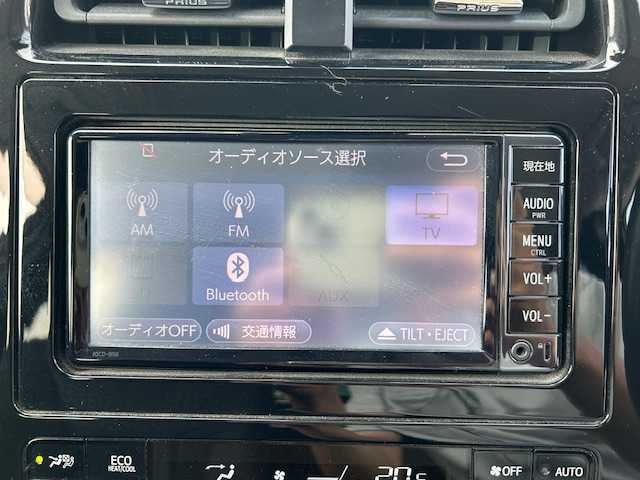 トヨタ プリウス A 大阪府 2018(平30)年 3.3万km ホワイトパールクリスタルシャイン SDナビ（フルセグ/CD/DVD/Bluetooth)/レーダークルーズコントロール/衝突被害軽減システム/横滑り防止装置/レーンキープアシスト/コーナーセンサー/ヘッドアップディスプレイ/ブラインドスポットモニター/オートマチックハイビーム/バックカメラ/革巻きステアリング/ステアリングスイッチ/純正LED/純正AW（15inch)/ドライブレコーダー/ビルトインETC