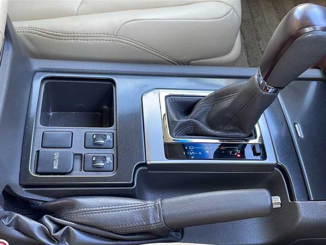トヨタ ランドクルーザー プラド TX Lパッケージ 秋田県 2015(平27)年 12.7万km ホワイトパールクリスタルシャイン ワンオーナー/純正SDナビ/DVD　CD DTV　BT　ラジオ　/バックカメラ/ビルトインETC/寒冷地仕様/レザーシート/シートヒーター/モデリスタエアロ/クルーズコントロール/フロアマット/ドアバイザー