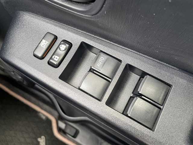 トヨタ ヴィッツ F スマートストップP シエル 愛媛県 2013(平25)年 6.7万km ボルドーマイカメタリック 純正ナビ（NHZD-W62G）/・Bluetooth/・CD/DVD/フルセグTV/バックカメラ/ETC/ドライブレコーダー/純正フロアマット/オートライト