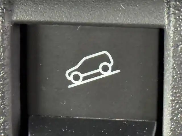 スズキ ジムニー XC 福岡県 2024(令6)年 0.1千km シフォンアイボリーメタリックブラック2トーンルーフ オーディオレス仕様　/クルーズコントロール　/コーナーセンサー　/衝突軽減ブレーキ　/レーンキープ　/ヒルディセントコントロール　/アイドリングストップ　/シートヒーター　/ヒーテッドドアミラー　/ＬＥＤヘッドライト