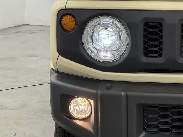 スズキ ジムニー XC 福岡県 2024(令6)年 0.1千km シフォンアイボリーメタリックブラック2トーンルーフ オーディオレス仕様　/クルーズコントロール　/コーナーセンサー　/衝突軽減ブレーキ　/レーンキープ　/ヒルディセントコントロール　/アイドリングストップ　/シートヒーター　/ヒーテッドドアミラー　/ＬＥＤヘッドライト