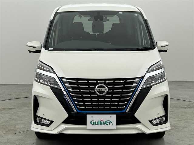 日産 セレナ e－パワー ハイウェイスター V 福岡県 2020(令2)年 8.6万km ブリリアントホワイトパール 後席モニター　/純正ナビ　/全方位カメラ　/ＥＴＣ　/前後ドラレコ　/ＡＣＣ　/プロパイロット　/コーナーセンサー　/エマージェンシーブレーキ　/レーンキープ　/ＢＳＭ　/パーキングアシスト　/両側電動スライドドア　/ＬＥＤ